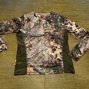 Woman’s Realtree SHE Outdoors Camouflage Long Sleeve T-Shirt L